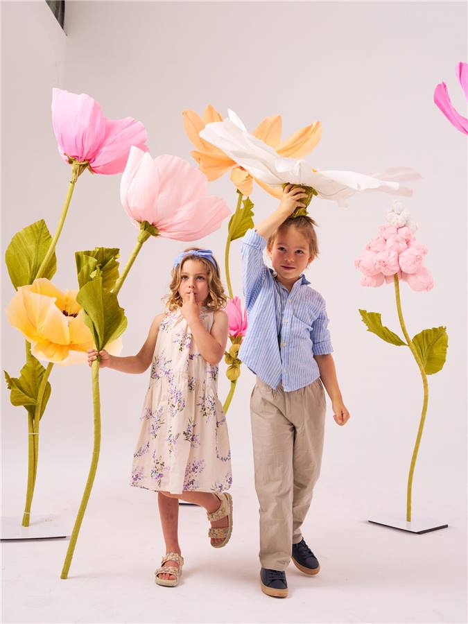 Giant flowers installation